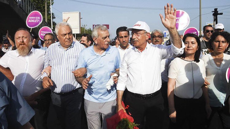 Ahmet Türk: 'Kemal Bey'i Kürt ve Alevi videoları için kutluyorum'