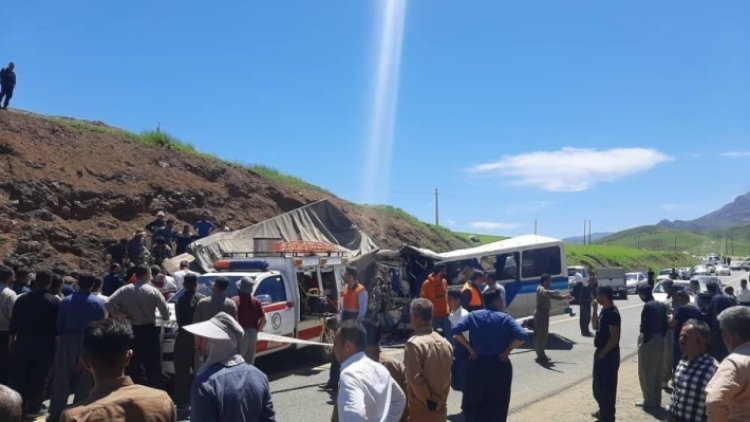 Rojhılat'ta trafik faciası: 10 kişi hayatını kaybetti