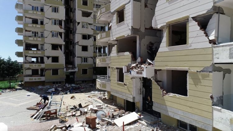 Adıyaman'da 8 bine yakın ağır hasarlı yapının yıkımına başlanacak
