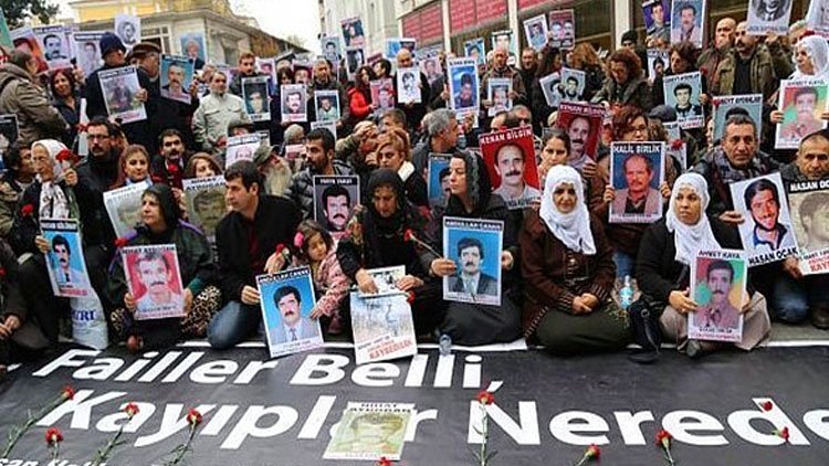 Türkiye’de Kaybedilen Yakınlarını, Mezar Yerlerini Aramak Hala Suç