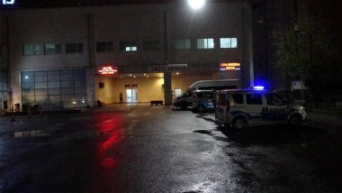 Malatya’da hasarlı binanın duvarı çöktü: 1 ölü