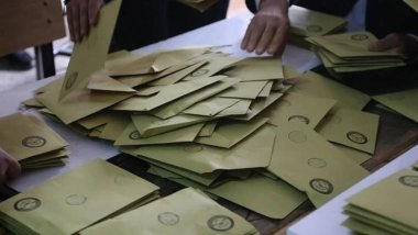 Eren Erdem ilk sonuçları paylaştı: 'İlk 147 sandık, Kılıçdaroğlu önde'