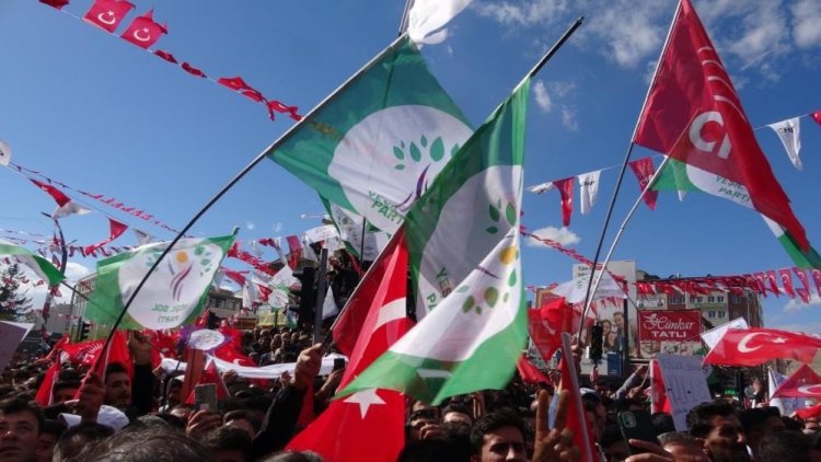 Fehim Taştekin: 'Bölücülük etiketi Kürtlerin derilerine kazınmış sanki, bir türlü silinmiyor'