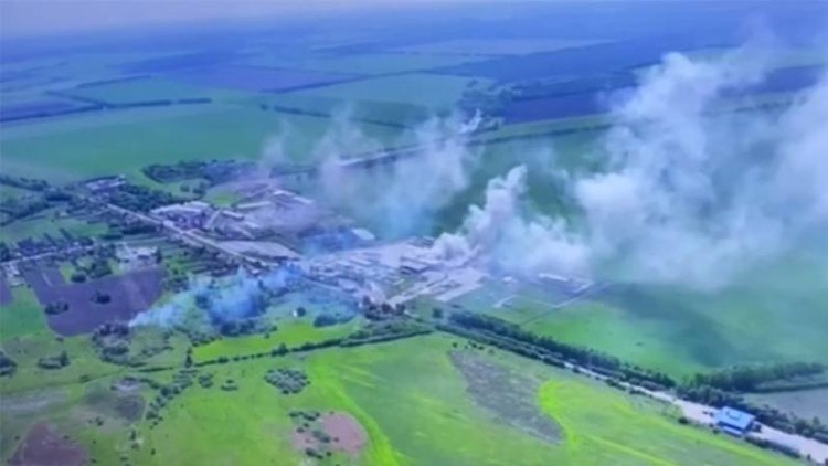 Kremlin karşıtı gruplar Rusya'da bir kasabayı istila etti