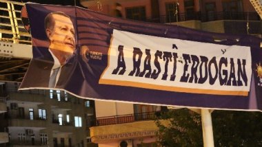 Kürde yasak AKP’ye serbest