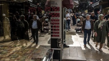 The New York Times: Kim kazanırsa kazansın ekonomik kriz gündemde olacak