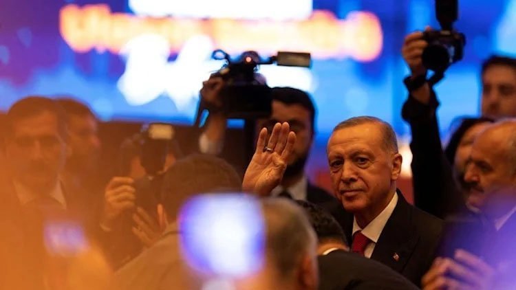 AFP'den seçim yorumu: İlk tur sonuçlarının ardından Kremlin rahat bir nefes almıştır