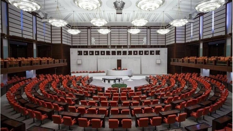 CHP listelerinden Meclise giren 4 partiye ortak grup için 'beşinci parti' önerisi