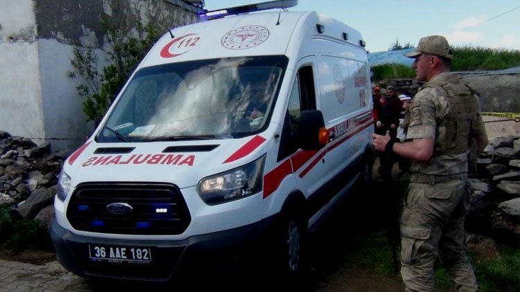 Ahır çöktü, yaşlı çift hayatını kaybetti