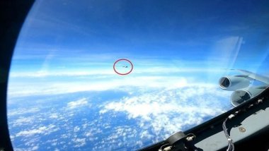 Çin savaş uçağı ABD keşif uçağının önünü kesti 