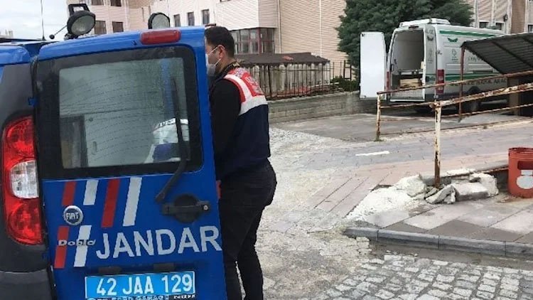 Yol kenarında naylona sarılıp yakılmış cesetler bulundu