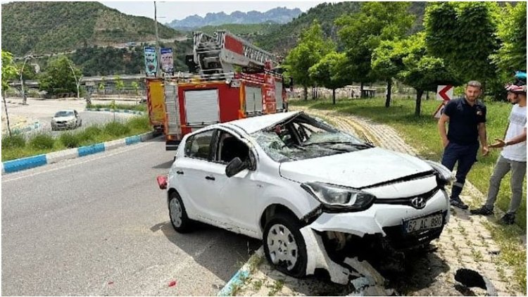 Araç kiraladı, 2 dakika sonra takla attı