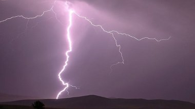 Kars’ta yıldırımın isabet ettiği genç yaşamını yitirdi