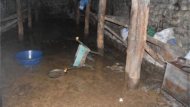 Kars’ta sel nedeniyle bazı evleri su bastı