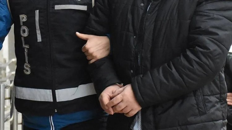 Hakkari'de ev baskınları: 5 kişi gözaltına alındı