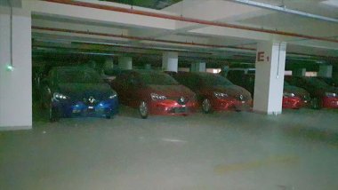 Havalimanı otoparkında 'sıfır araba' muamması! Stokçular mı koydu?