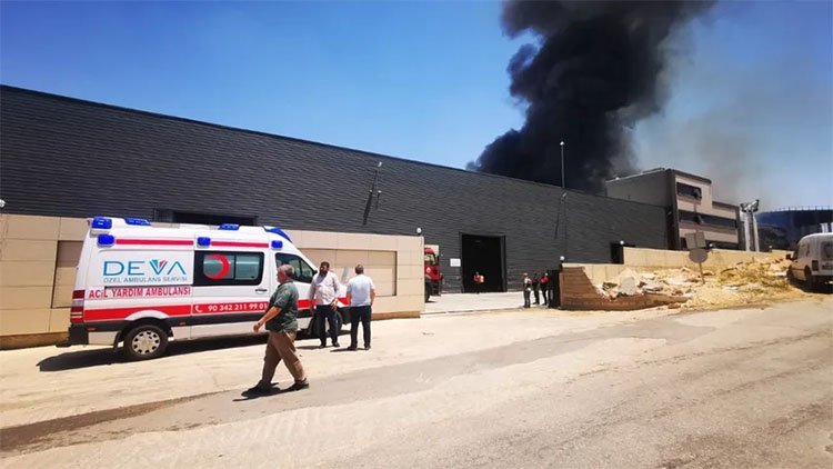 Antep'te fabrika yangını