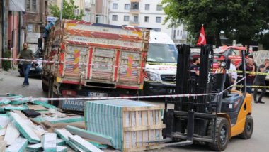 Kafasına iş makinesinden parke düşen çocuk yaşamını yitirdi