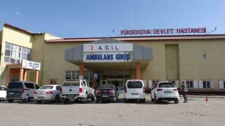 Yüksekova'da otomobilin çarptığı çocuk hayatını kaybetti