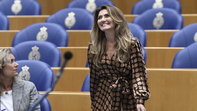 Hükümetin düştüğü Hollanda'da Kürt siyasetçi Dilan Yeşilgöz başbakanlık için adaylığını duyurdu
