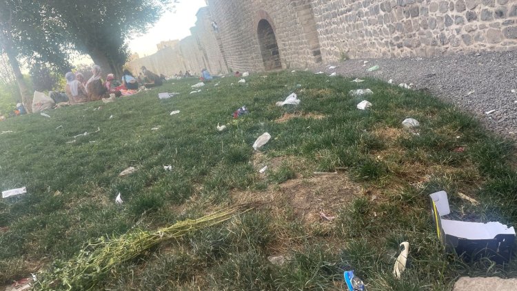 Radikal Demokrasi İhraç Eden Kürde Demokrasi Yok mu!
