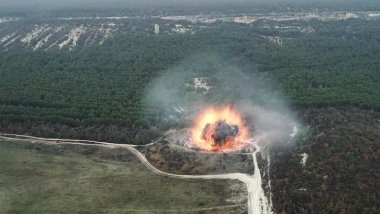 Kırım'da askeri üstte yangın: 2 bin kişi tahliye edildi