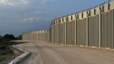 Yunanistan, Türkiye sınırındaki çelik duvarı uzatıyor