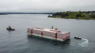 İngiltere ilk sığınmacı grubunu gemiye gönderdi