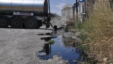 Tankerden boşaltılan sıcak zift işçilerin üzerine sıçradı: 3 ağır yaralı