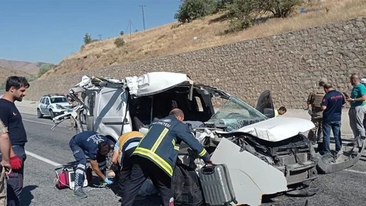 Van’da feci kaza: 3 ölü, 3 yaralı