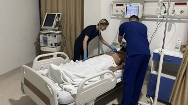 Antep'te hasta yakınlarınca darbedilen doktor yoğun bakıma alındı