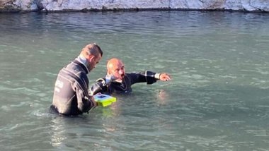 Sivas'ta serinlemek için çaya giren çocuk can verdi