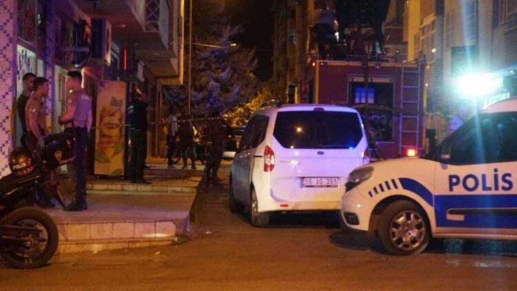 Boşanma aşamasındaki eşinin evini basıp ateşe verdi, ardından intihar etti!