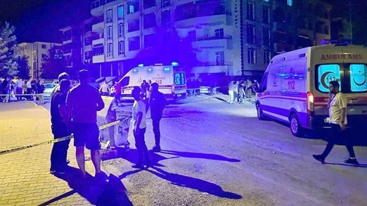 Elazığ'da bıçaklı ve satırlı kavga: 1 ölü, 1 yaralı