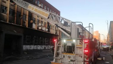 Güney Afrika'da evsizlerin barındığı binada çıkan yangında 73 kişi can verdi