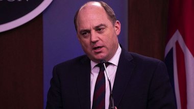 İngiltere Savunma Bakanı Wallace istifa etti