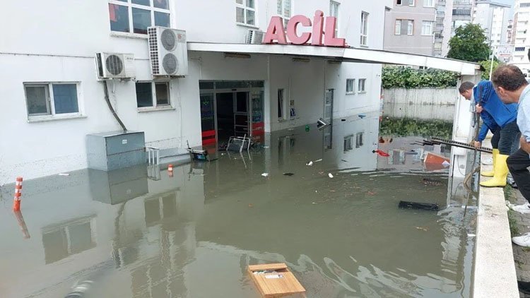 Türkiye’de birçok ili sel vurdu: 3 kişi hayatını kaybetti, 1 bebek kayıp
