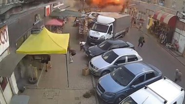 Ukrayna'da sivil yerleşim yerine saldırı: Çok sayıda ölü var