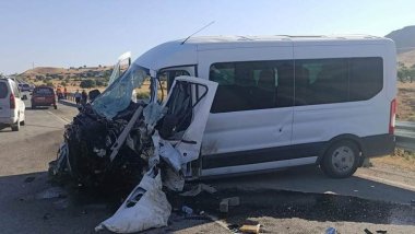 Dersim'de 2 araç kafa kafaya çarpıştı: 3 ağır yaralı