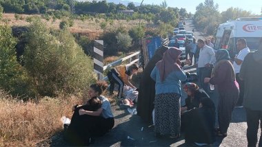 Elazığ'da patpat devrildi, üçü ağır 14 kişi yaralandı