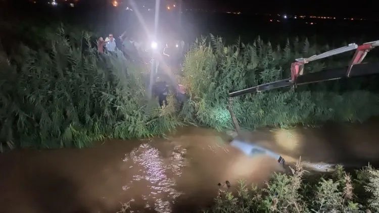 Sulama kanalına uçan otomobildeki anne ve 2 çocuğu öldü