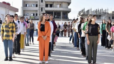 Rojava’da ilk ders zili çaldı: 800 bin öğrenci eğitime başladı