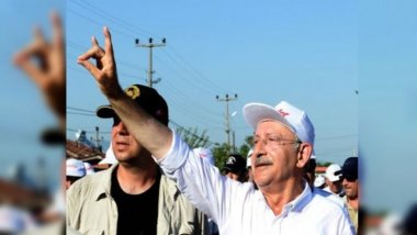 Düşen Öküze Bıçak Çeken Çok Olur