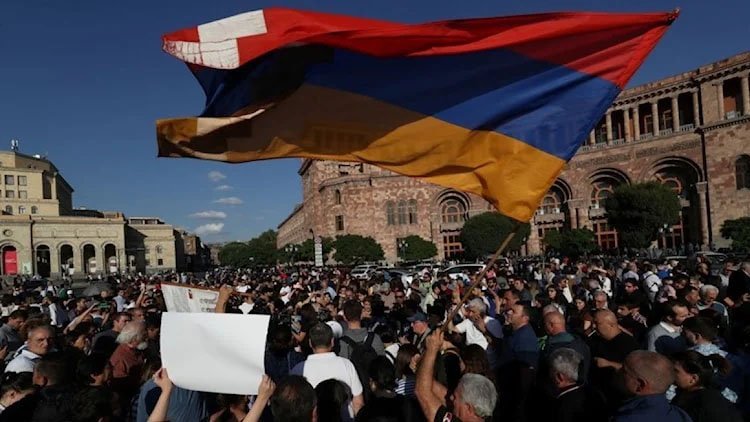 Azerbaycan’ın Karabağ operasyonu sonrası Ermenistan karıştı