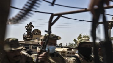 AP: Kürt güçleri, Deyrezzor'un doğusunda sokağa çıkma yasağı ilan etti