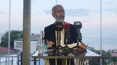 2019'da Öcalan’ın mektubunu okuyan akademisyen görevinden uzaklaştırıldı.