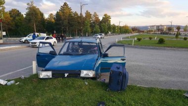 Sivas'ta iki otomobil çarpıştı: 5 yaralı