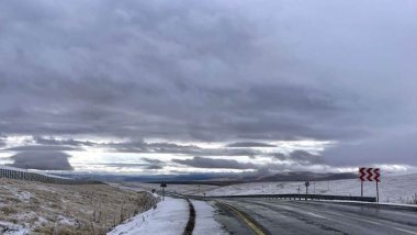 Ardahan'ın yüksek kesimlerine kar yağdı