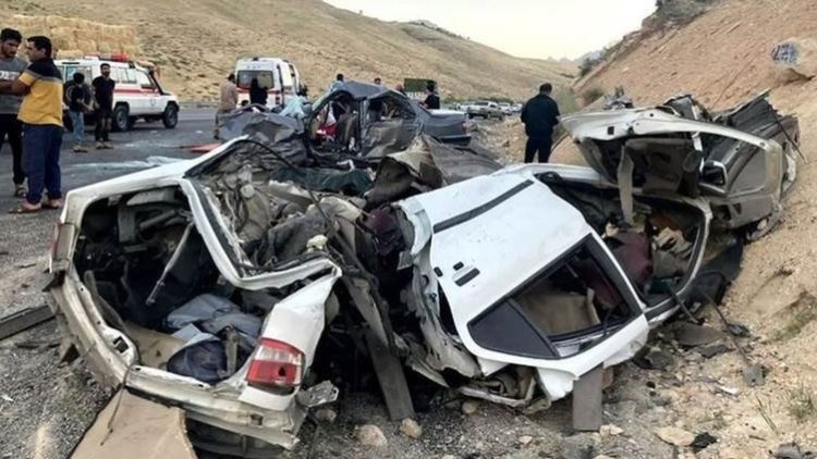 Rojhılat: Feci kazada bir anne ve 3 çocuğu hayatını kaybetti