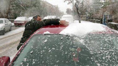 Erzurum ile Ağrı'da kar ve tipi nedeniyle 92 yerleşim yerine ulaşım sağlanamıyor
